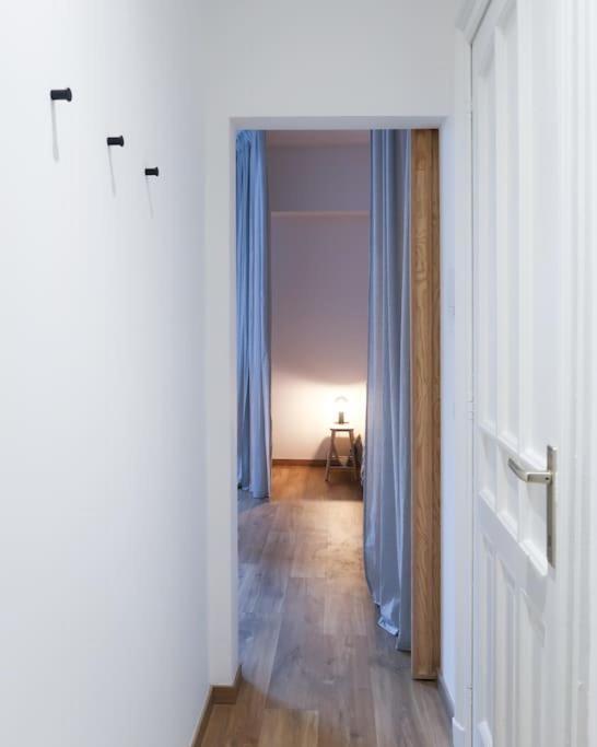 Apartment 1 Bedroom In Center - 2nd Floor *