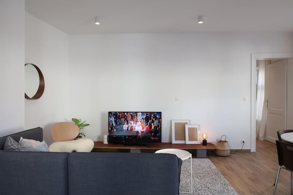 Apartment 1 Bedroom In Center - 2nd Floor *