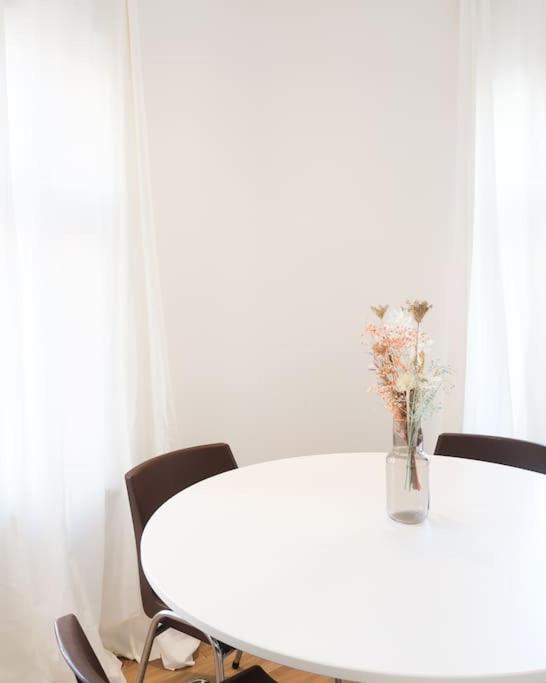 1 Bedroom In Center - 2nd Floor Apartment
