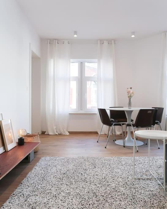 1 Bedroom In Center - 2nd Floor Appartement *